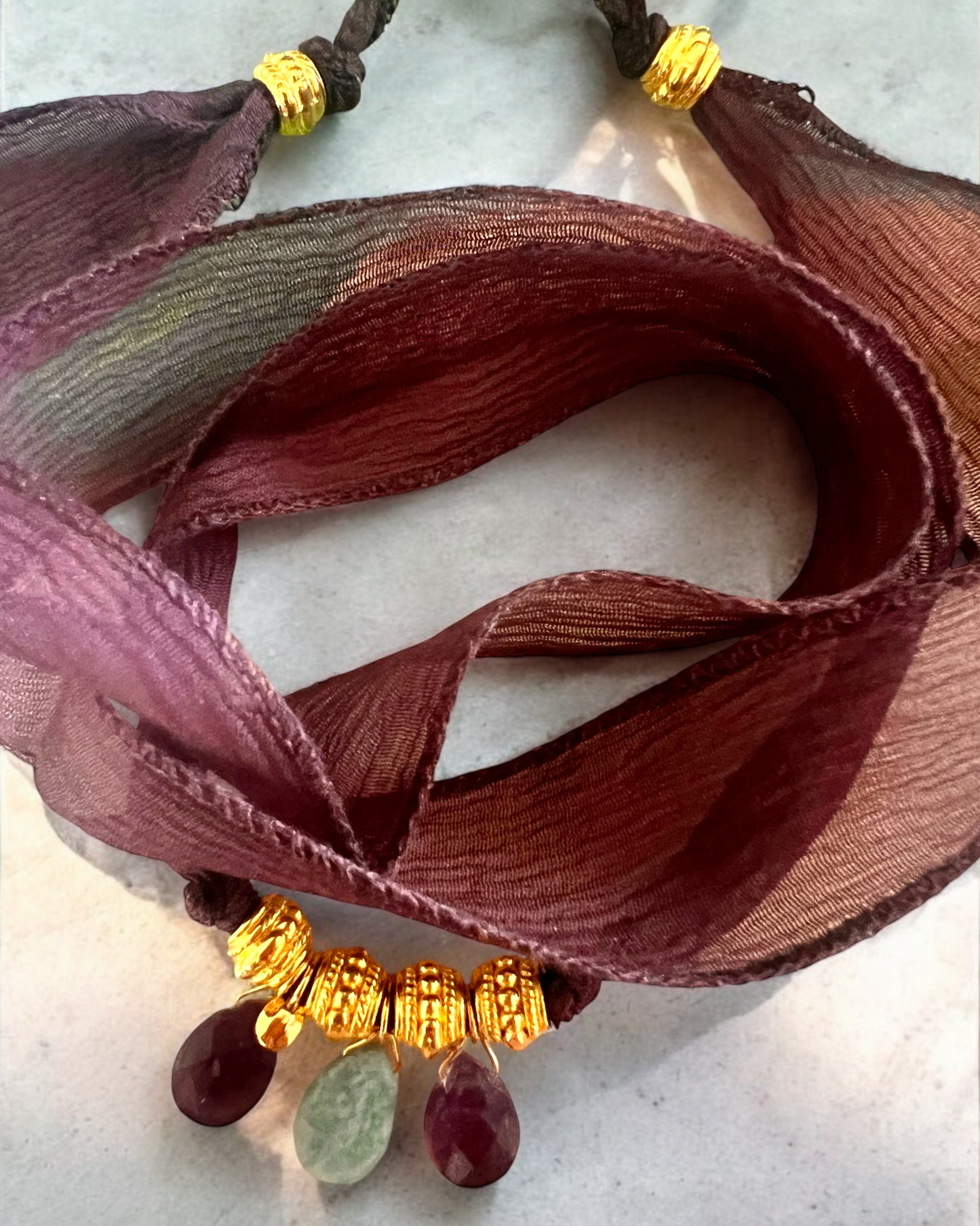 Bracelet ruban aubergnie
