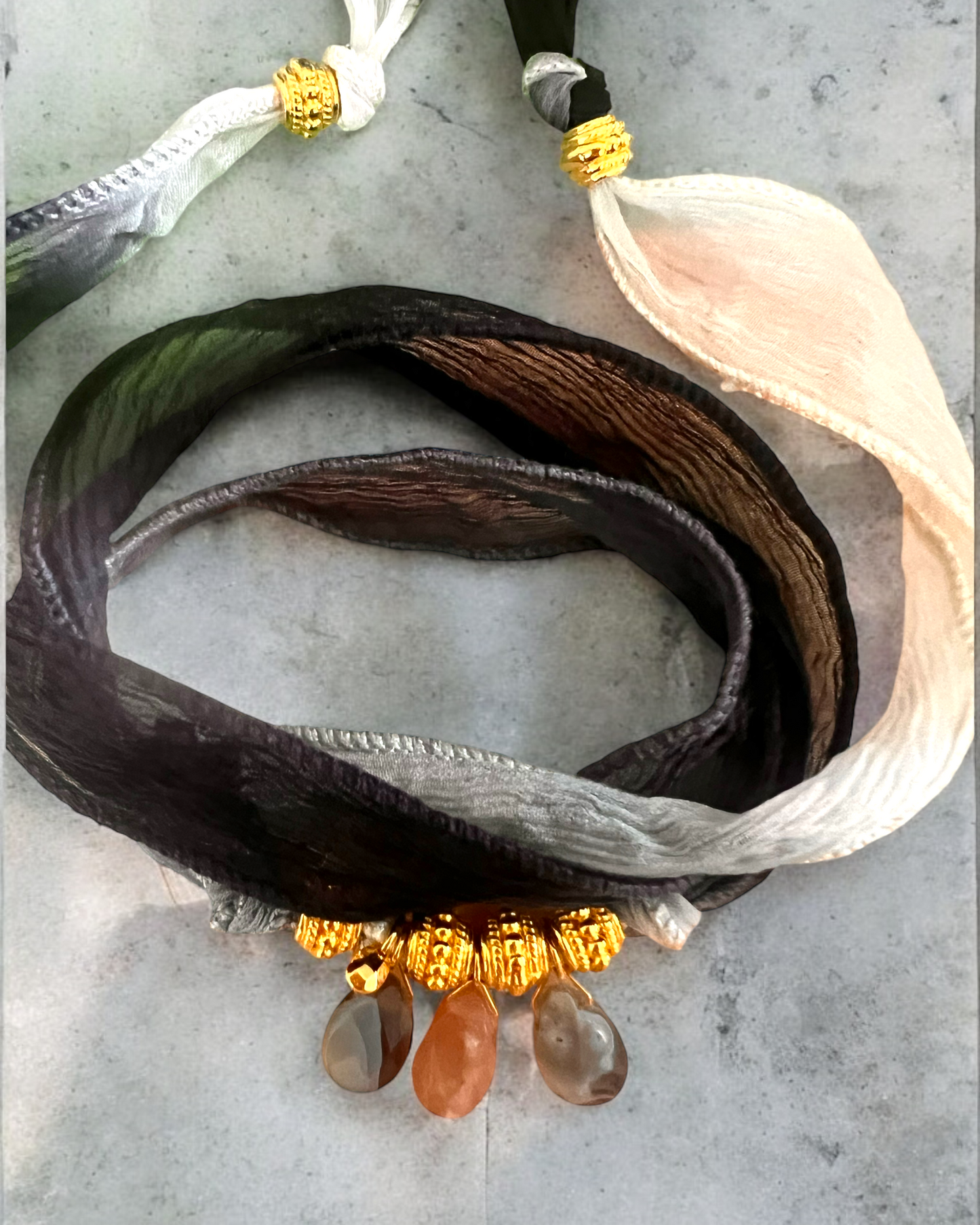 Bracelet ruban de soie noir et blanc